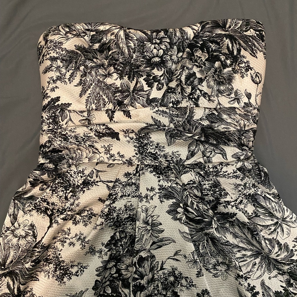 Mini Strapless Black and White dress